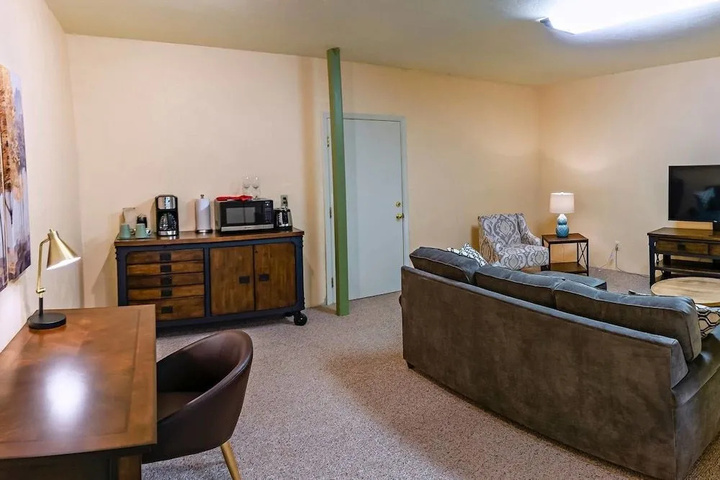 Room 5 of 9