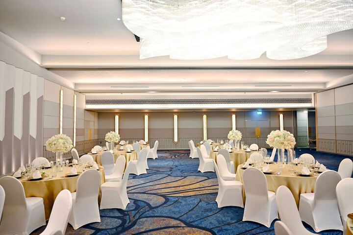 Ballroom/Hall 216 of 297