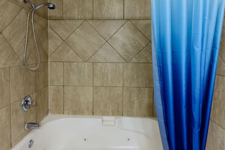 Jetted tub