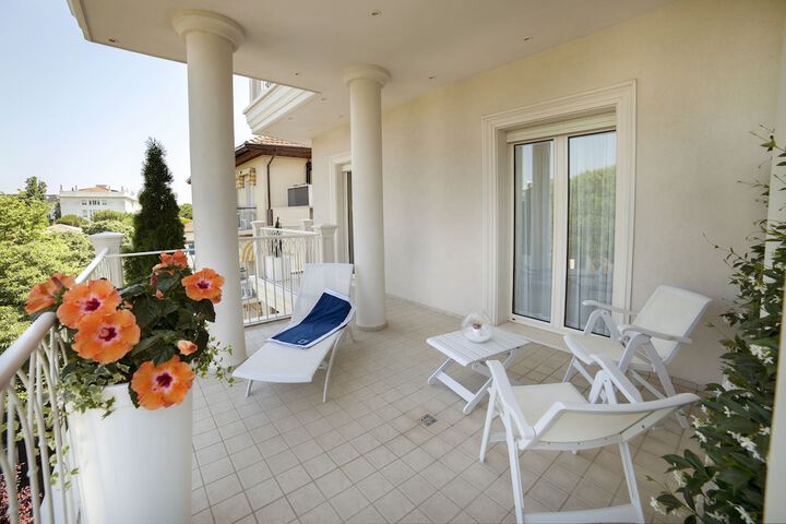Terrace/Patio 20 of 70