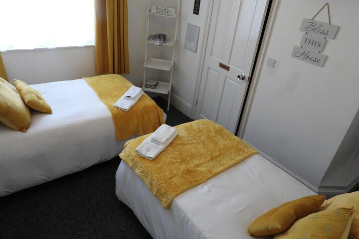 Room 12 of 16