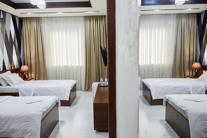 Room 4 of 9