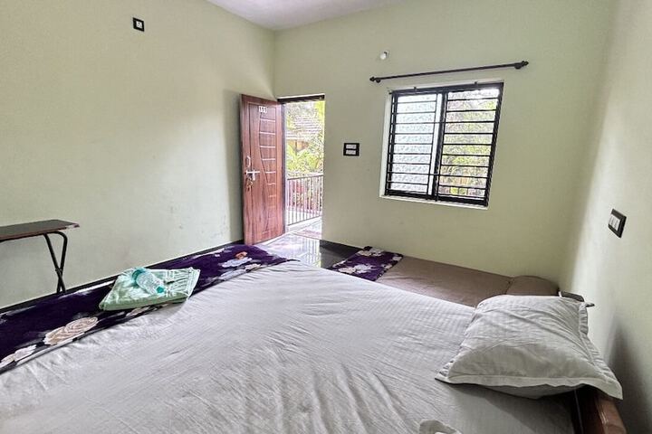 Room 11 of 18