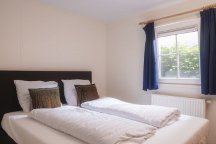 Room 27 of 143