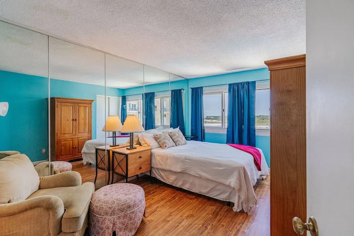 Room 5 of 14