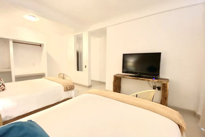 Room 34 of 193