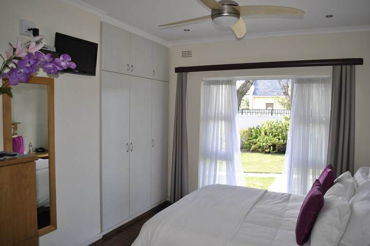 Room 9 of 109