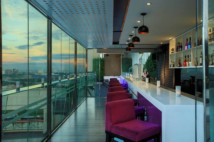 Lounge 94 of 128