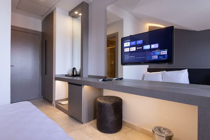 Room 16 of 52