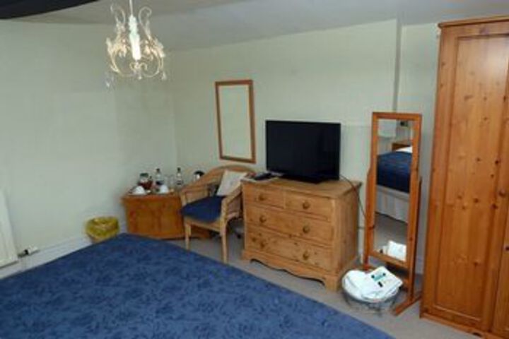 Room 27 of 34