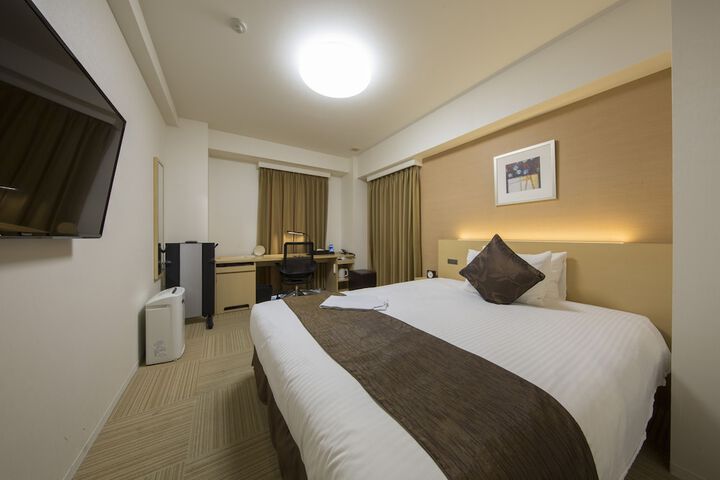 Room 10 of 32