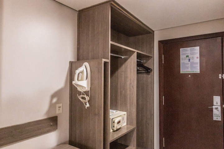 Room 8 of 27