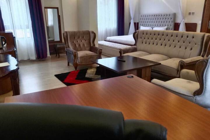 Room 7 of 16