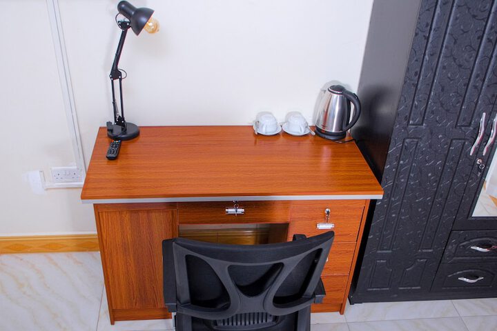 Room 10 of 18