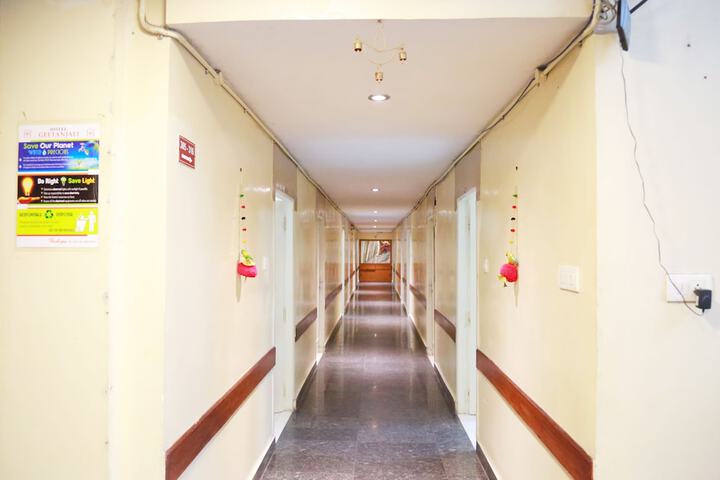 Ballroom/Hall 22 of 28