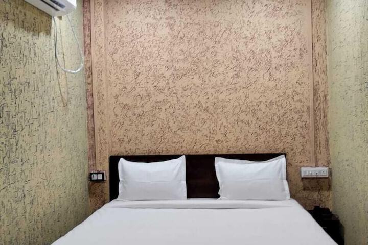 Room 4 of 26