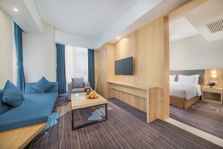 Room 6 of 50