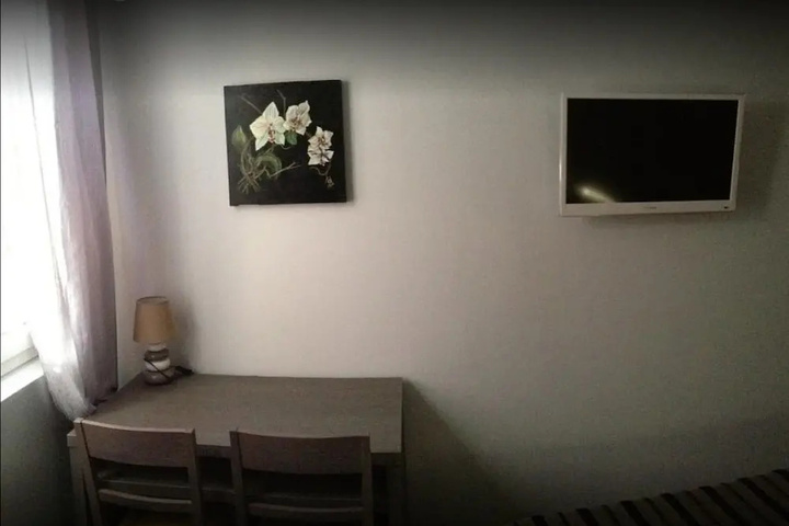 Room 8 of 11