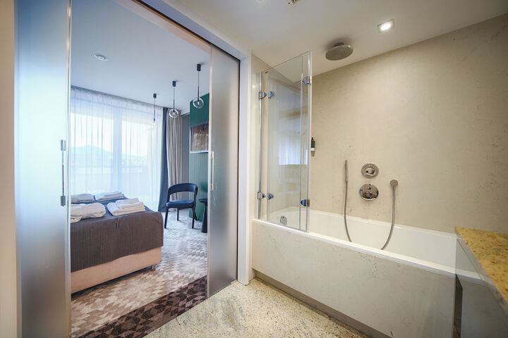 Room 60 of 98