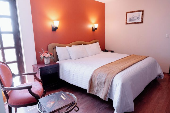 Room 6 of 28