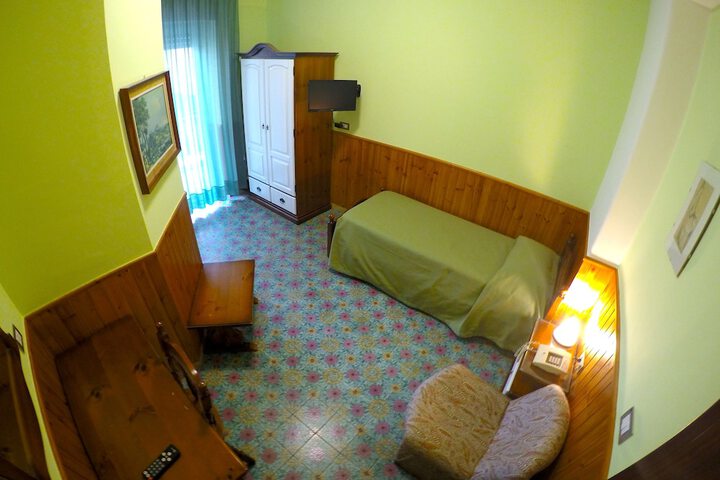 Room 27 of 63