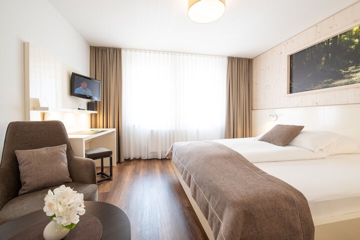 Room 4 of 16