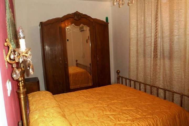 Room 6 of 38