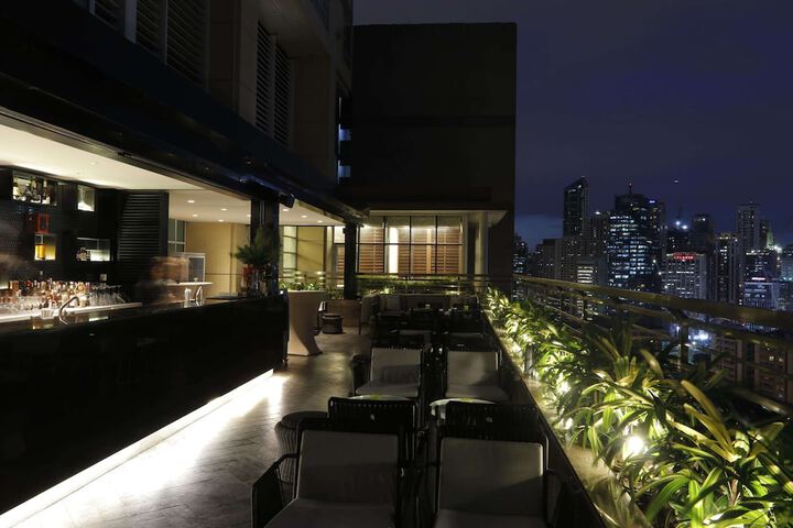 Lounge 54 of 87