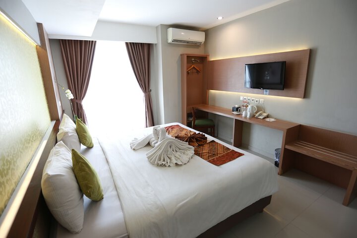 Room 10 of 32