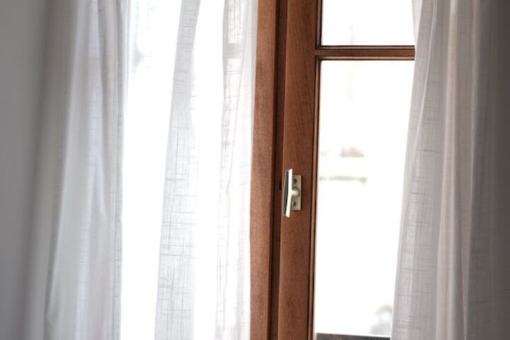Room 52 of 193