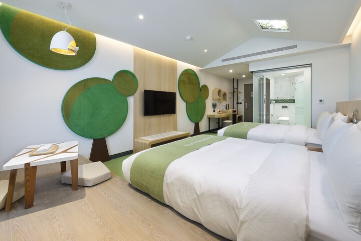 Room 6 of 60