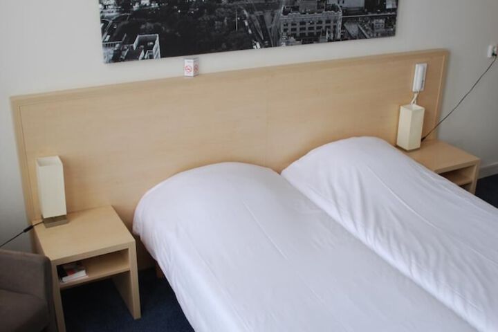 Room 8 of 29