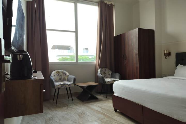Room 30 of 48