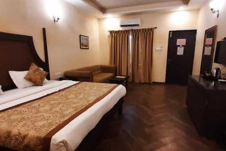 Room 10 of 29
