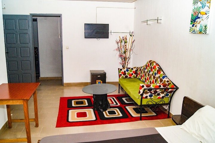 Room 10 of 13