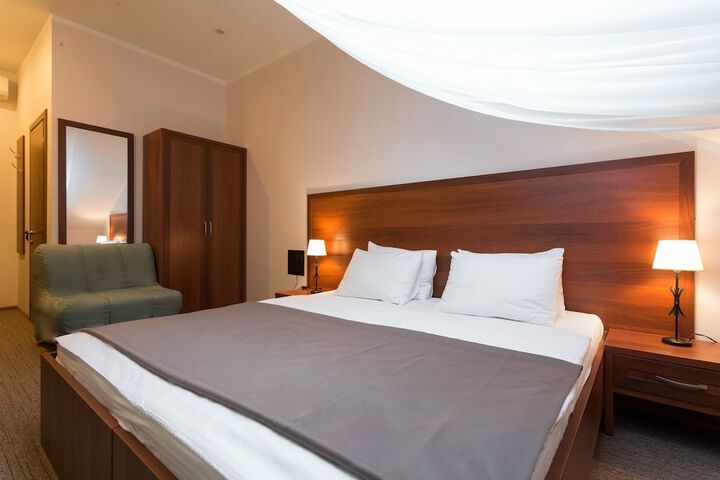Room 4 of 25