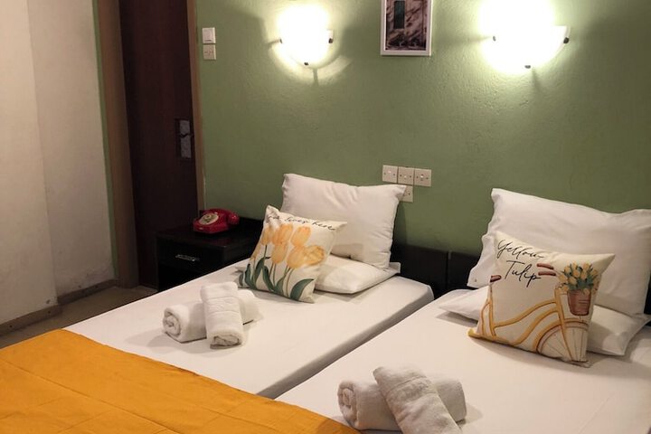 Room 13 of 38