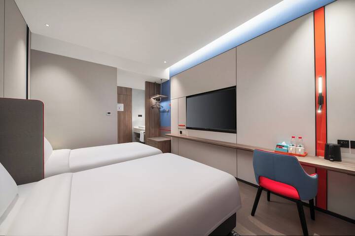 Room 12 of 41
