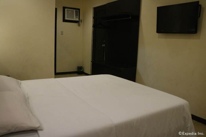 Room 8 of 28