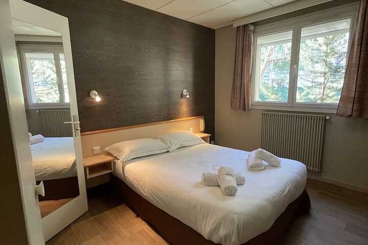 Room 9 of 38