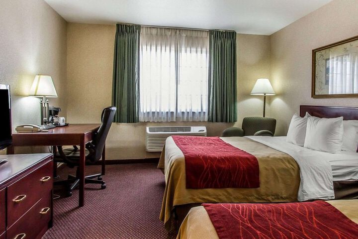 2 Queen Beds (3 of 5)