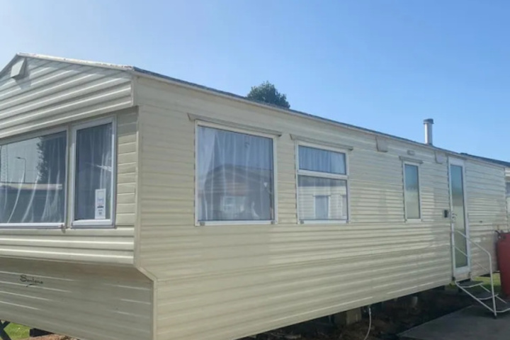 Photo of Stunning 2-bed Sleeps 6 Caravan in Felixstow
