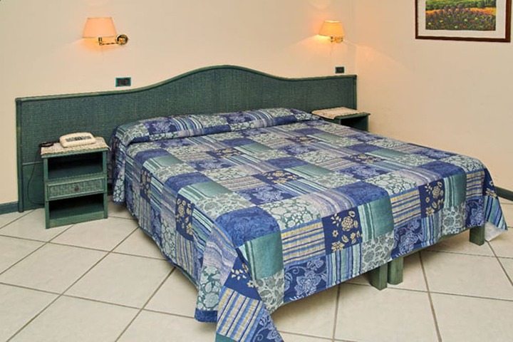 Room 7 of 100