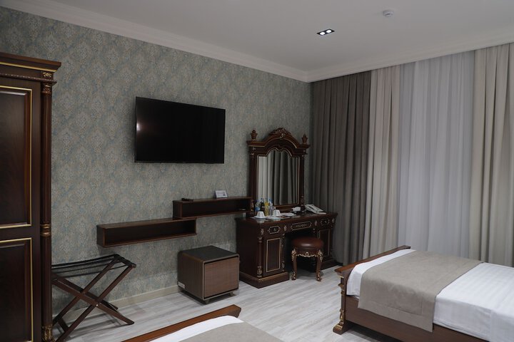 Room 25 of 49