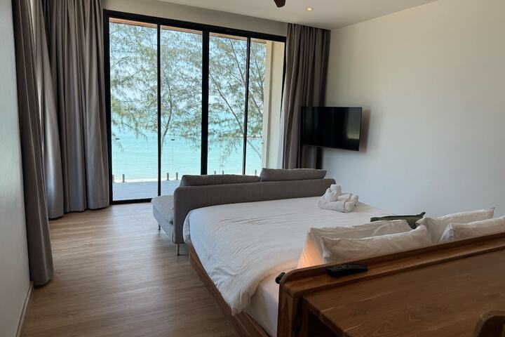 Room 11 of 34
