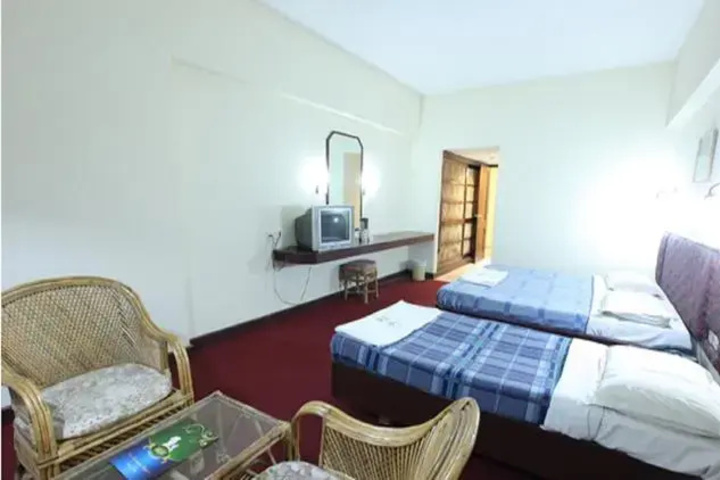 Room 6 of 10