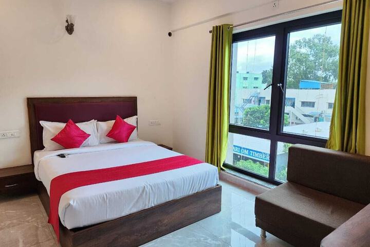 Room 4 of 7
