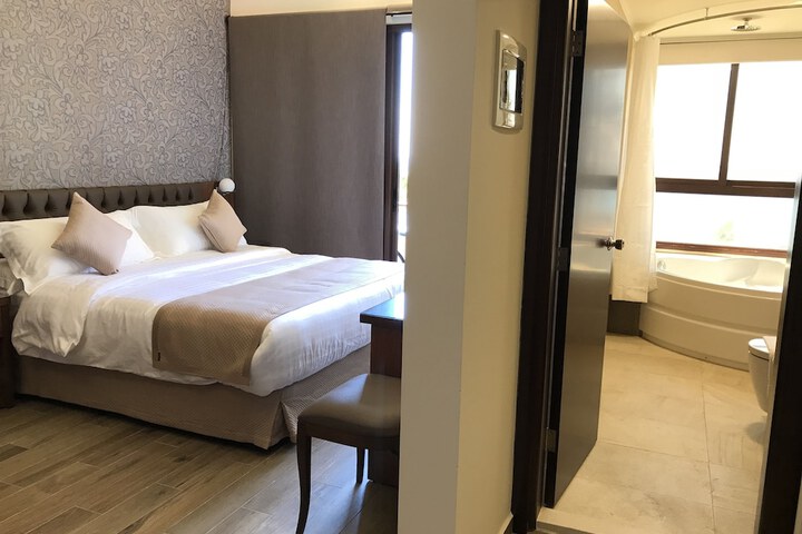 Room 9 of 20