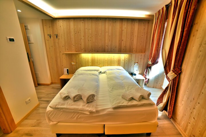 Room 13 of 90