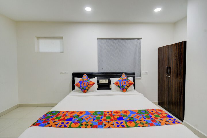 Room 13 of 32